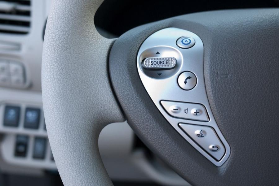  Nissan Leaf 2012 года  (фото 17 из 45)